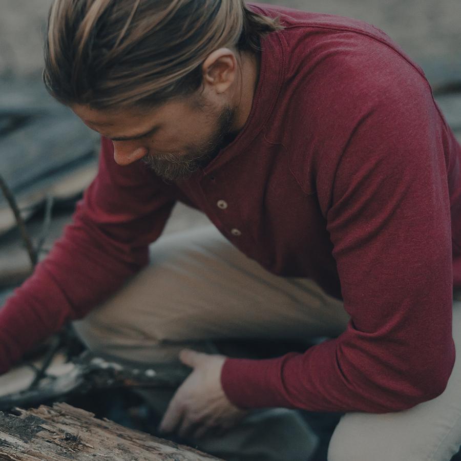 Puremeso Raglan Henley - Tibetan Red